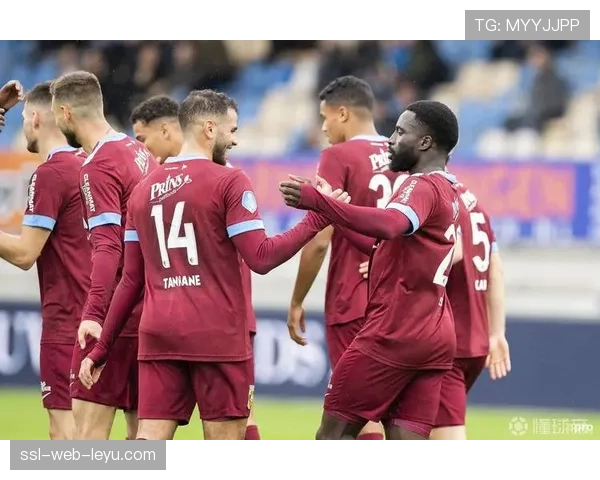 埃因霍温2-1阿贾克斯，提前三轮卫冕荷甲冠军